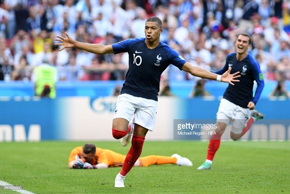 Quên Messi và Ronaldo đi! Đây mới là những cầu thủ đáng xem nhất!